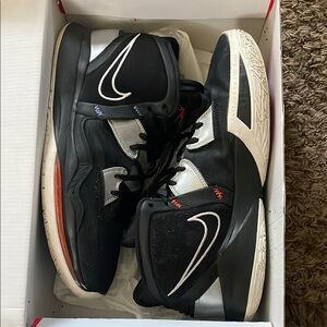 KYRIE-Infinity Nike Black and White Athletic Sneakers